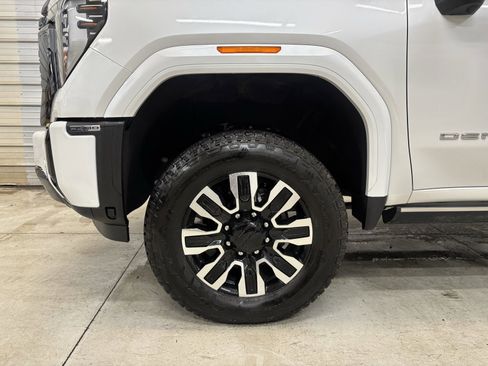 Used 2024 GMC Sierra 3500 Denali Ultimate image 4