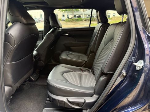 Used 2024 Toyota Highlander XSE FWD image 27