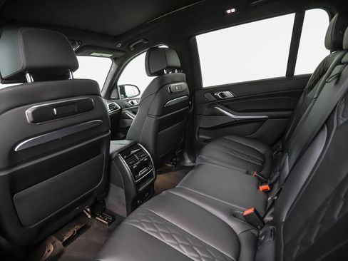 Used 2026 BMW X7 M60i AWD/4WD image 21