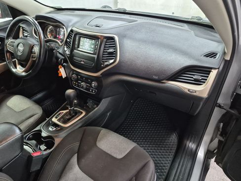 Used 2017 Jeep Cherokee Sport AWD/4WD image 30