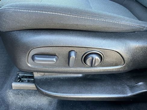 Used 2023 Chevrolet Traverse LT image 16