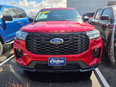 Used 2025 Ford Explorer ST-Line AWD/4WD image 2