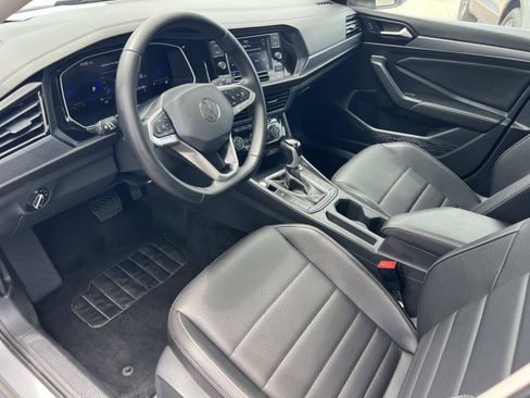 Certified 2024 Volkswagen Jetta SE FWD image 5