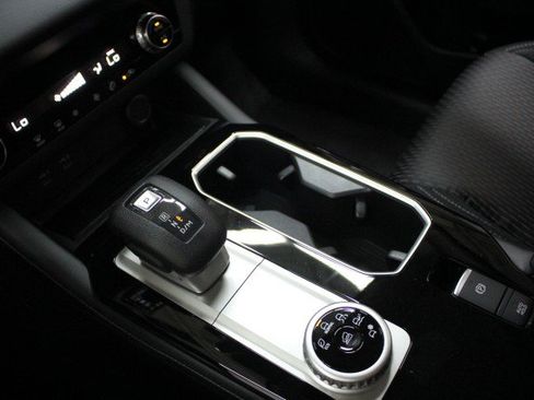 New 2026 Mitsubishi Outlander ES image 14