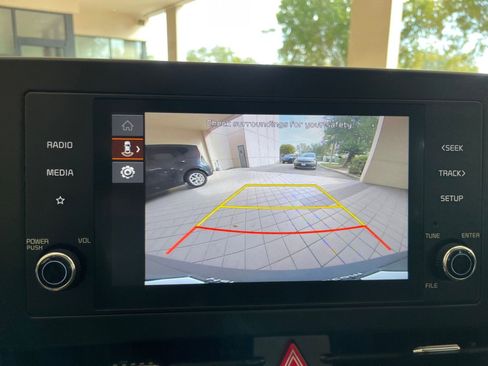 Used 2025 Kia Sportage LX image 17