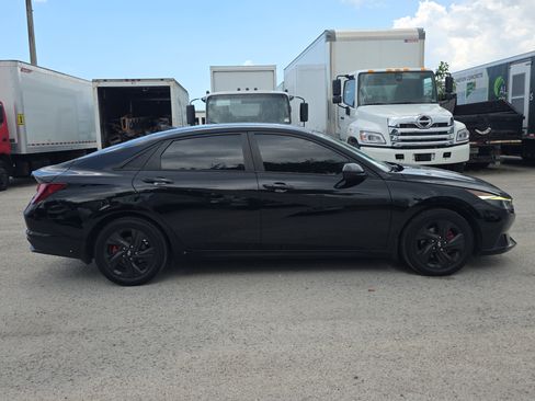 Used 2022 Hyundai Elantra SEL FWD image 8