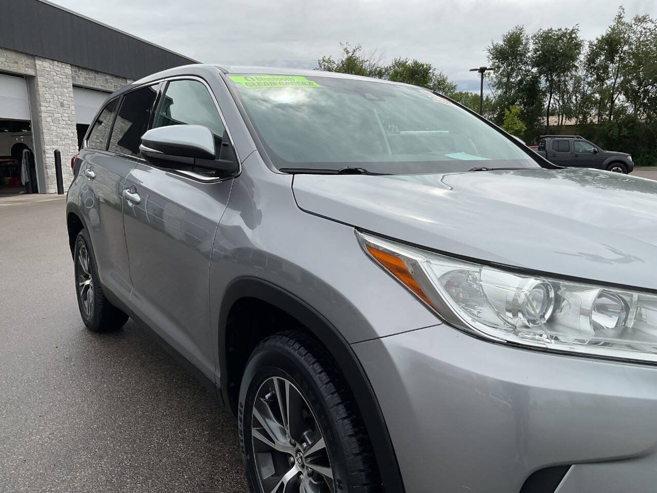 Used 2019 Toyota Highlander LE FWD image 11