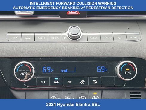 Used 2024 Hyundai Elantra SEL image 5