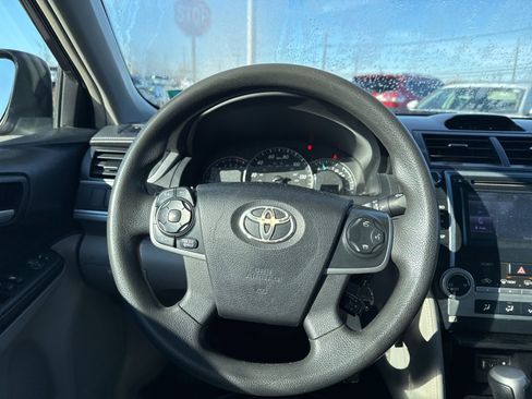 Used 2014 Toyota Camry LE image 17