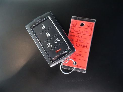 Used 2023 Jeep Grand Cherokee Overland AWD/4WD image 47