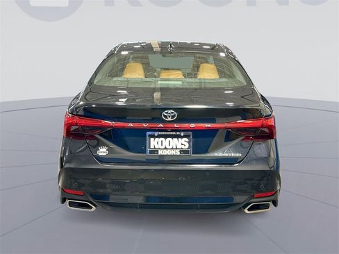Used 2022 Toyota Avalon Limited image 5
