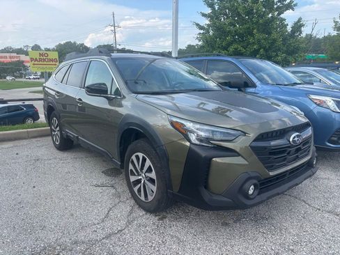 Used 2025 Subaru Outback Premium AWD/4WD image 6