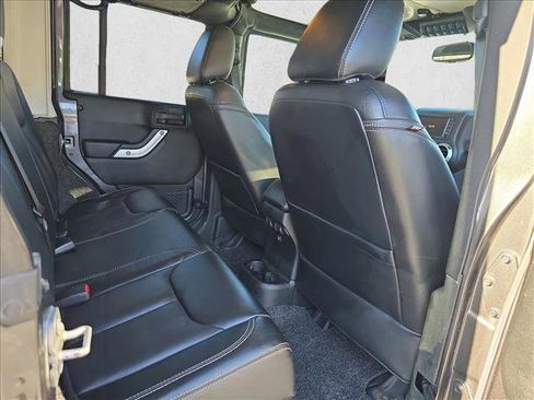 Used 2016 Jeep Wrangler Unlimited Rubicon image 11