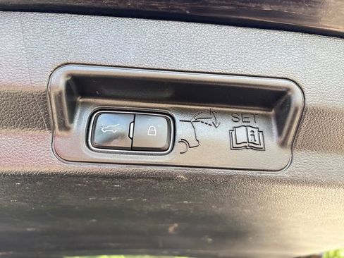 Used 2021 Ford Explorer XLT AWD/4WD image 27