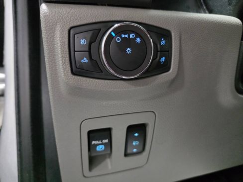 Used 2019 Ford F150 XLT w/ Equipment Group 302A Luxury AWD/4WD image 15