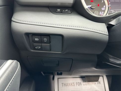 Used 2023 Toyota Highlander XLE image 18
