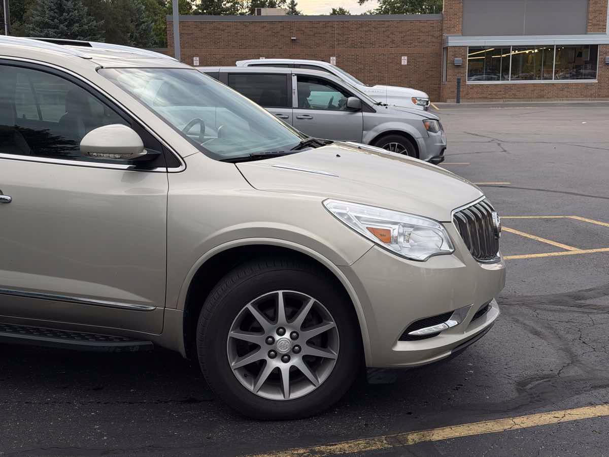 Used 2014 Buick Enclave Leather FWD image 2
