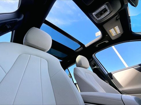 Used 2025 Mercedes-Benz GLB 250 image 13