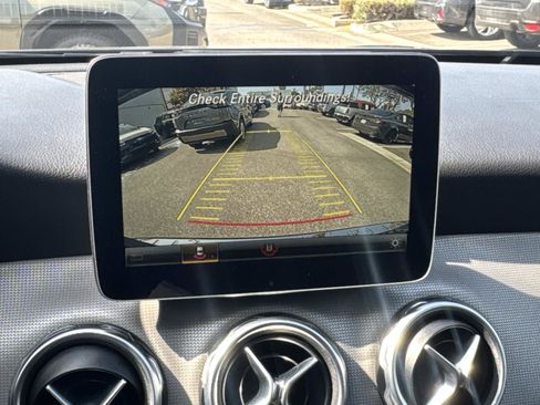 Used 2018 Mercedes-Benz GLA 250 image 18