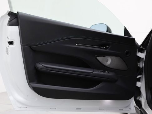 Used 2025 Aston Martin V8 Vantage Coupe image 14