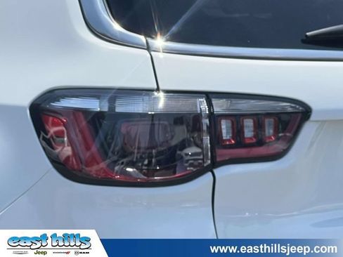 Certified 2024 Jeep Compass Latitude AWD/4WD image 14