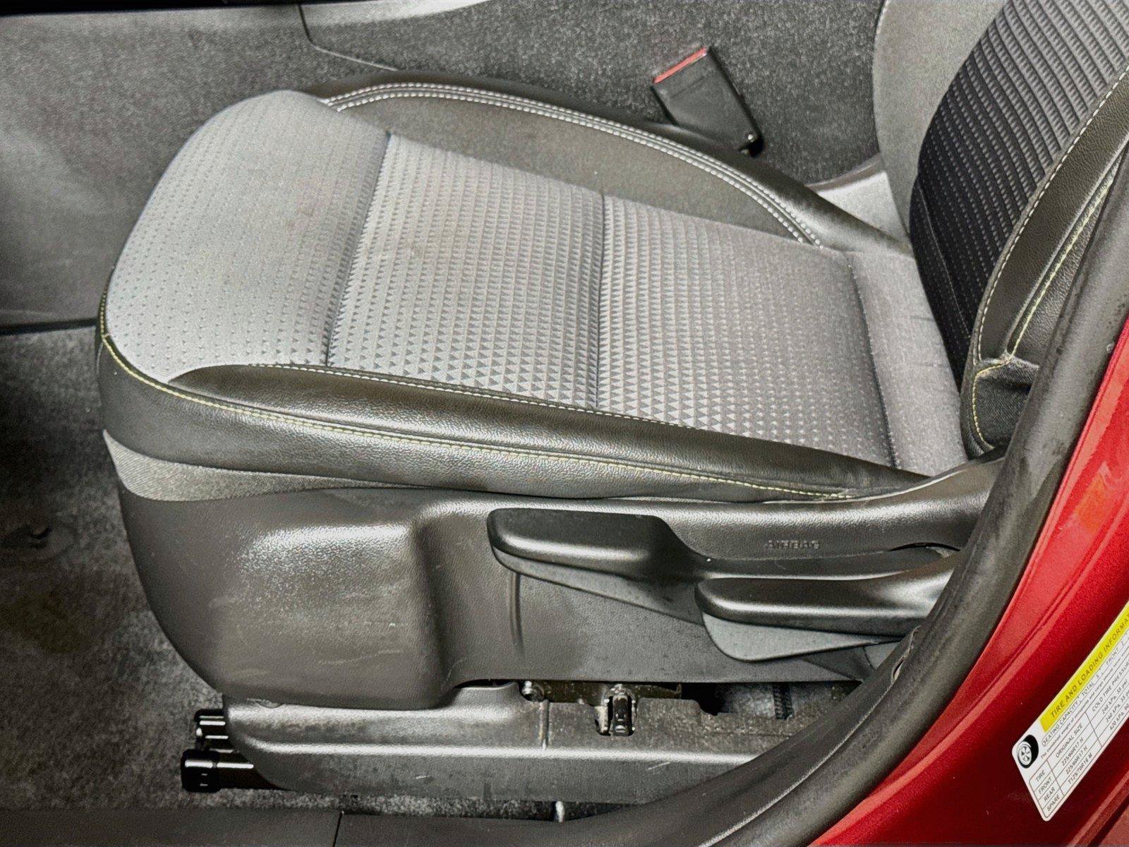 Used 2025 Chevrolet Trax LT FWD image 16