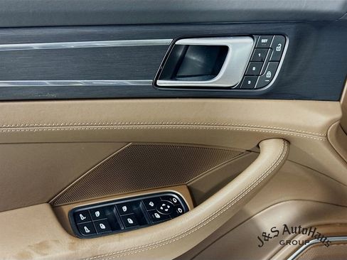Used 2022 Porsche Panamera 4 Platinum Edition image 23
