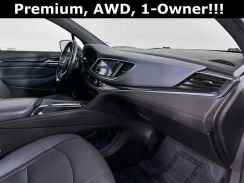 Used 2024 Buick Enclave Premium image 32