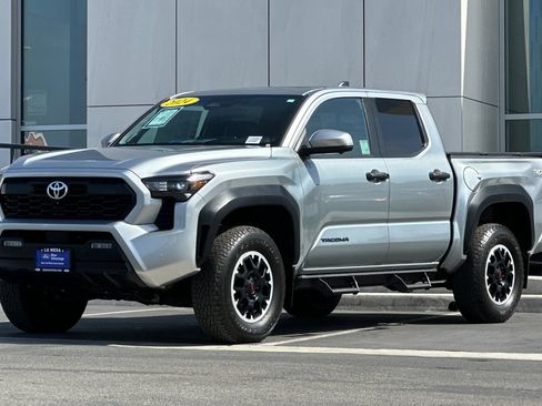 Used 2024 Toyota Tacoma TRD Off-Road w/ TRD Off Road Premium Package AWD/4WD image 7