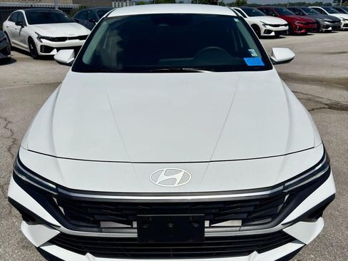 Used 2024 Hyundai Elantra SEL FWD image 8