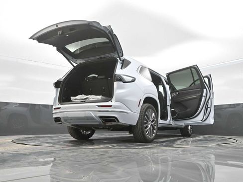 Used 2026 Buick Enclave Avenir w/ Super Cruise Package image 42