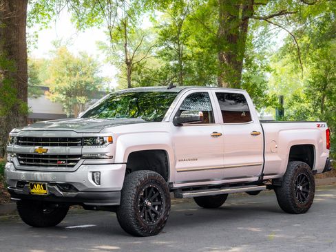 Used 2018 Chevrolet Silverado 1500 LTZ Z71 w/ LTZ Plus Package AWD/4WD image 50