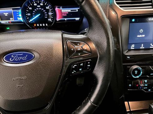 Used 2017 Ford Explorer XLT w/ Equipment Group 202A image 12