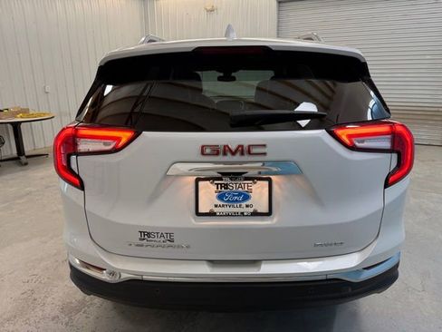Used 2022 GMC Terrain SLT w/ Infotainment Package II image 8