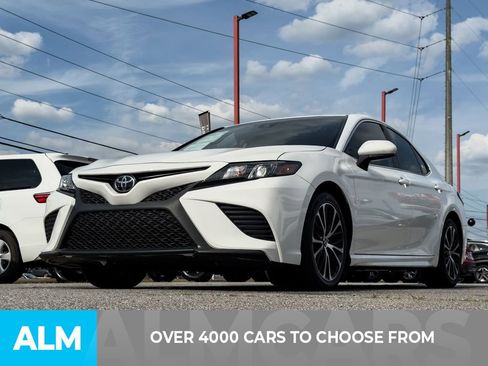 Used 2020 Toyota Camry SE FWD image 2