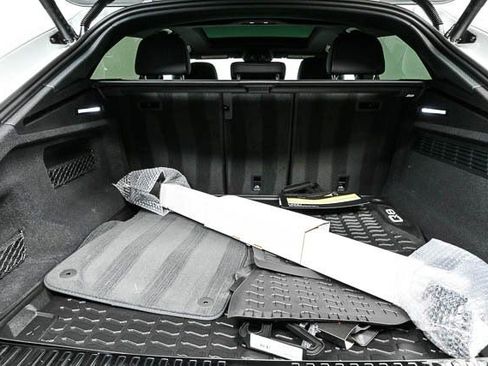 Used 2025 Audi Q8 Premium image 25