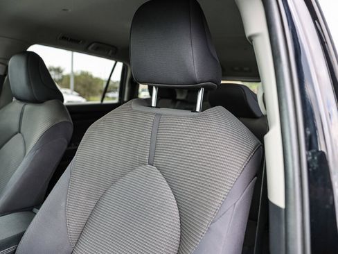 Used 2023 Toyota Highlander LE image 17