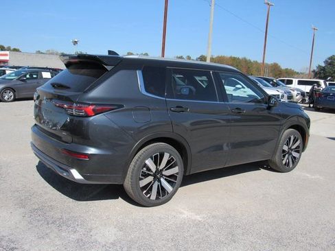 New 2026 Mitsubishi Outlander SEL FWD image 3