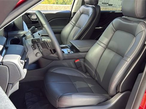 New 2025 Lincoln Aviator AWD image 19