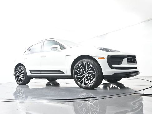 Certified 2025 Porsche Macan AWD/4WD image 55