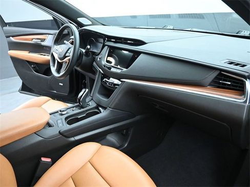 Used 2025 Cadillac XT5 Premium Luxury image 25