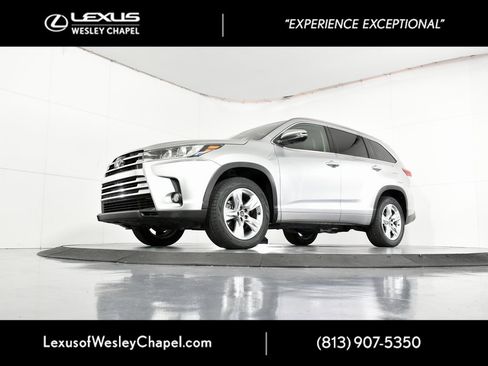 Used 2017 Toyota Highlander Limited image 12