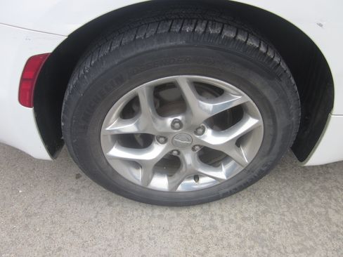 Used 2018 Chrysler Pacifica Limited image 5