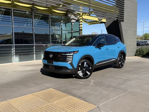 Used 2025 Nissan Kicks SR image 1