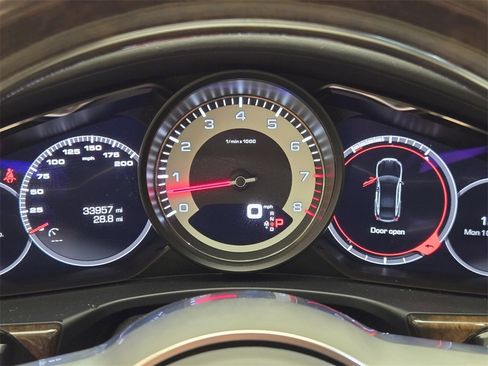 Used 2018 Porsche Panamera 4S Executive w/ Sportdesign Package image 35