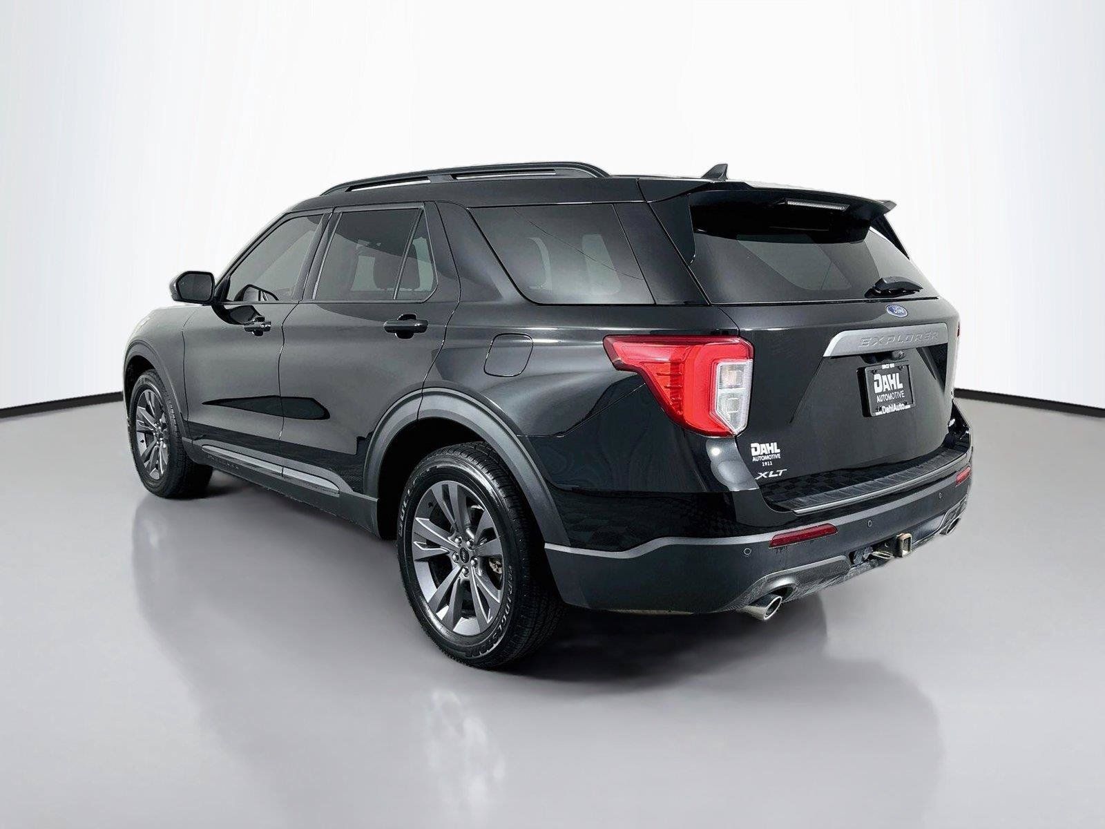 Used 2023 Ford Explorer XLT w/ Equipment Group 202A AWD/4WD image 10