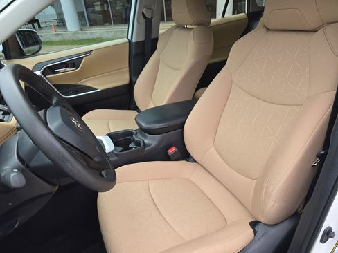 Used 2021 Toyota RAV4 XLE FWD image 14