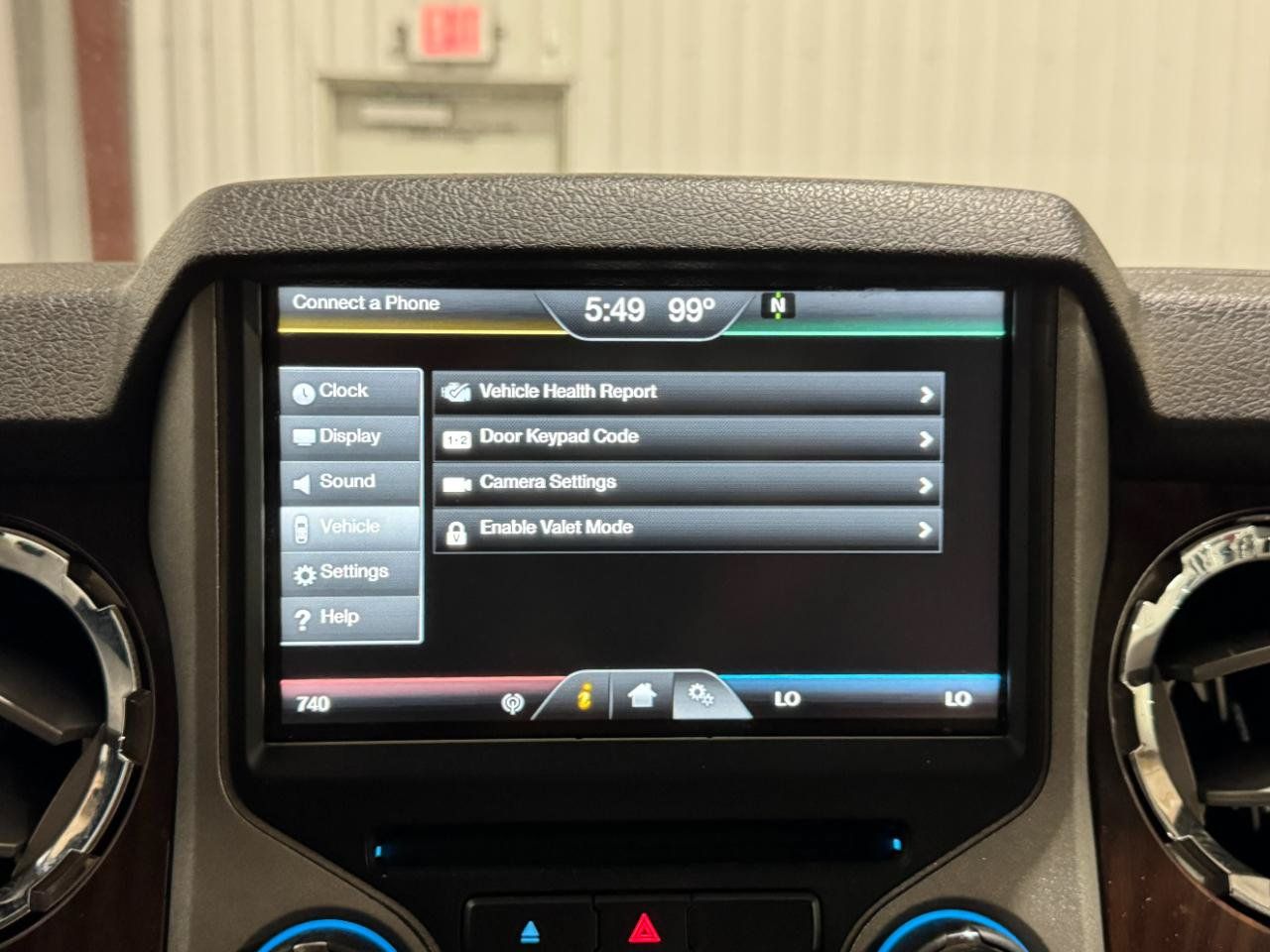 Used 2015 Ford F250 Lariat w/ Lariat Interior Package AWD/4WD image 16