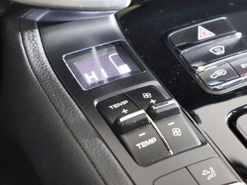 Used 2017 Porsche Cayenne Platinum Edition w/ Premium Package Plus (PJX) image 41