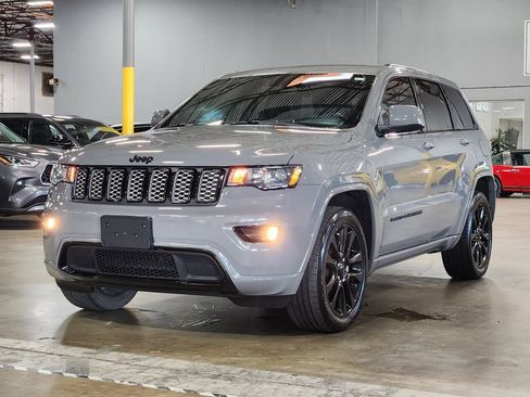 Used 2019 Jeep Grand Cherokee Altitude RWD image 4
